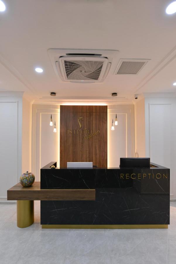 Istport Garden Hotels Arnavutkoy Екстериор снимка Reception desk at the Intimissimi store in Milan